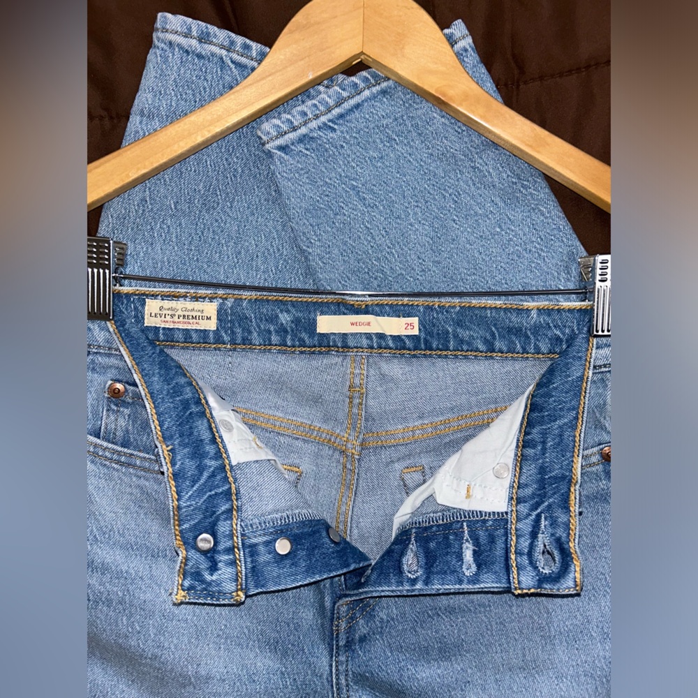 NWOT Levi’s Wedgie 25 Original Riveted